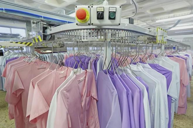 瞄准服装市场 让中小卖家不靠‘薇娅’也能选爆款 年流水超300亿的服装批发怎么做？